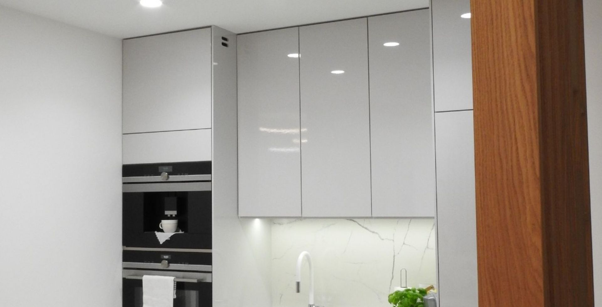 Hota De tavan Grand Super Slim White - Alb - Aranjament 21