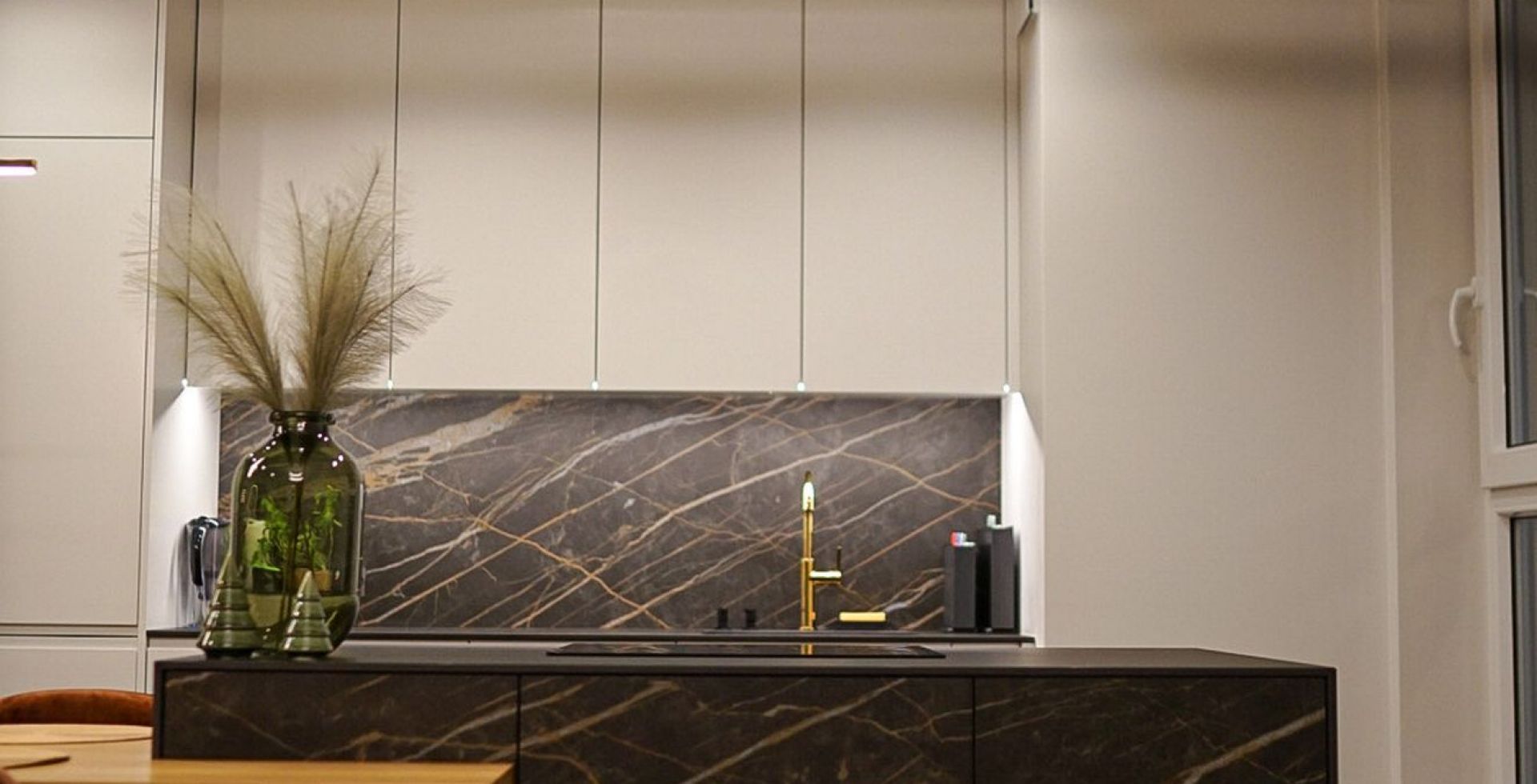 Hota De tavan Grand Super Slim White - Alb - Aranjament 30