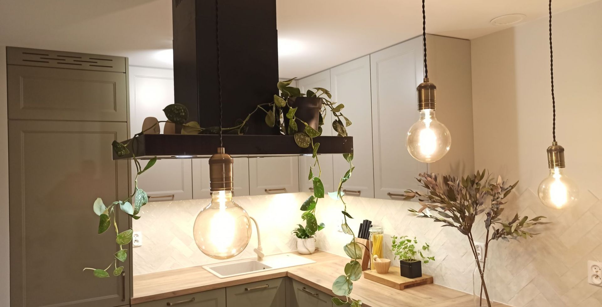 Hota insula Sento Island Strips Black Matt - Negru Mat - Aranjament 12