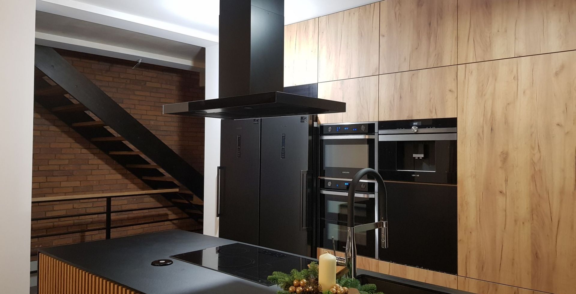 Hota insula Sento Island Strips Black Matt - Negru Mat - Aranjament 22