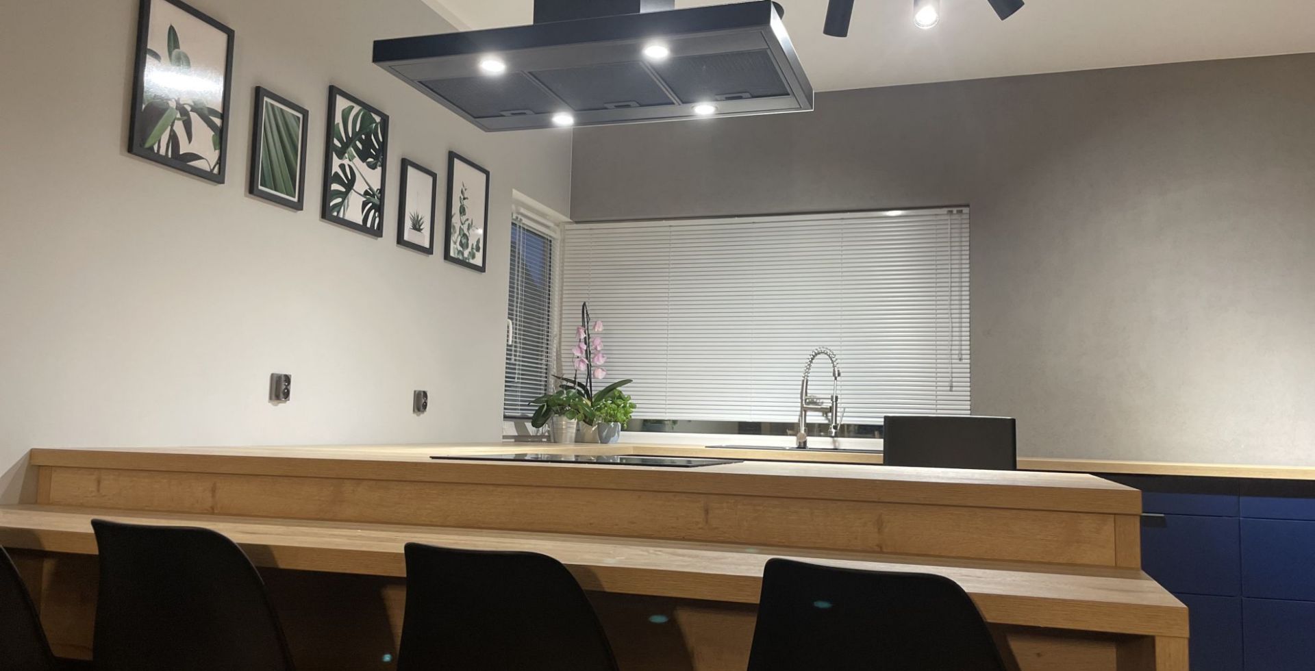 Hota insula Sento Island Strips Black Matt - Negru Mat - Aranjament 23