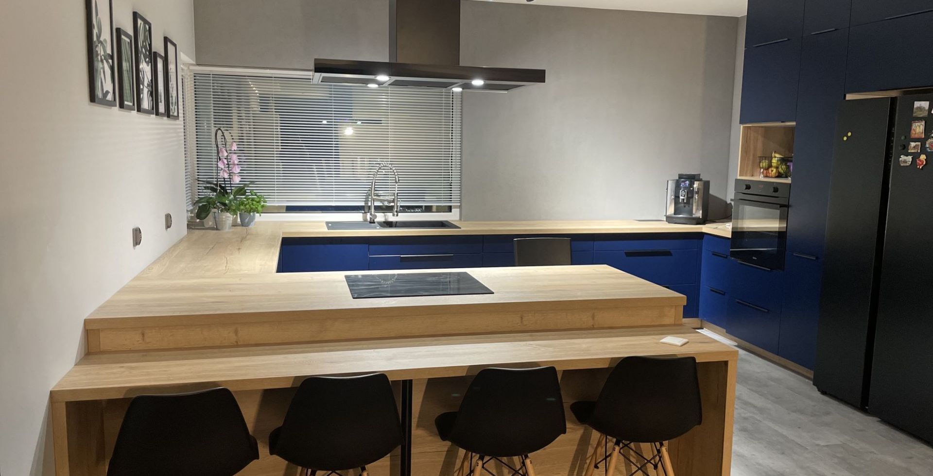 Hota insula Sento Island Strips Black Matt - Negru Mat - Aranjament 24