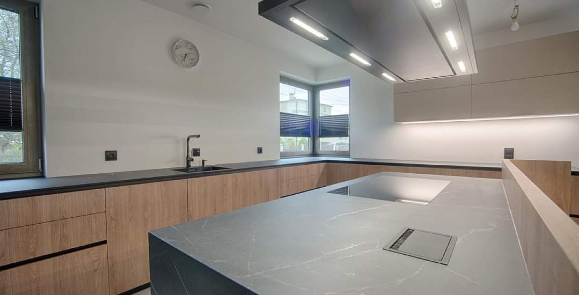 Hota insula Metropolis Black Matt - Negru Mat - Aranjament 9