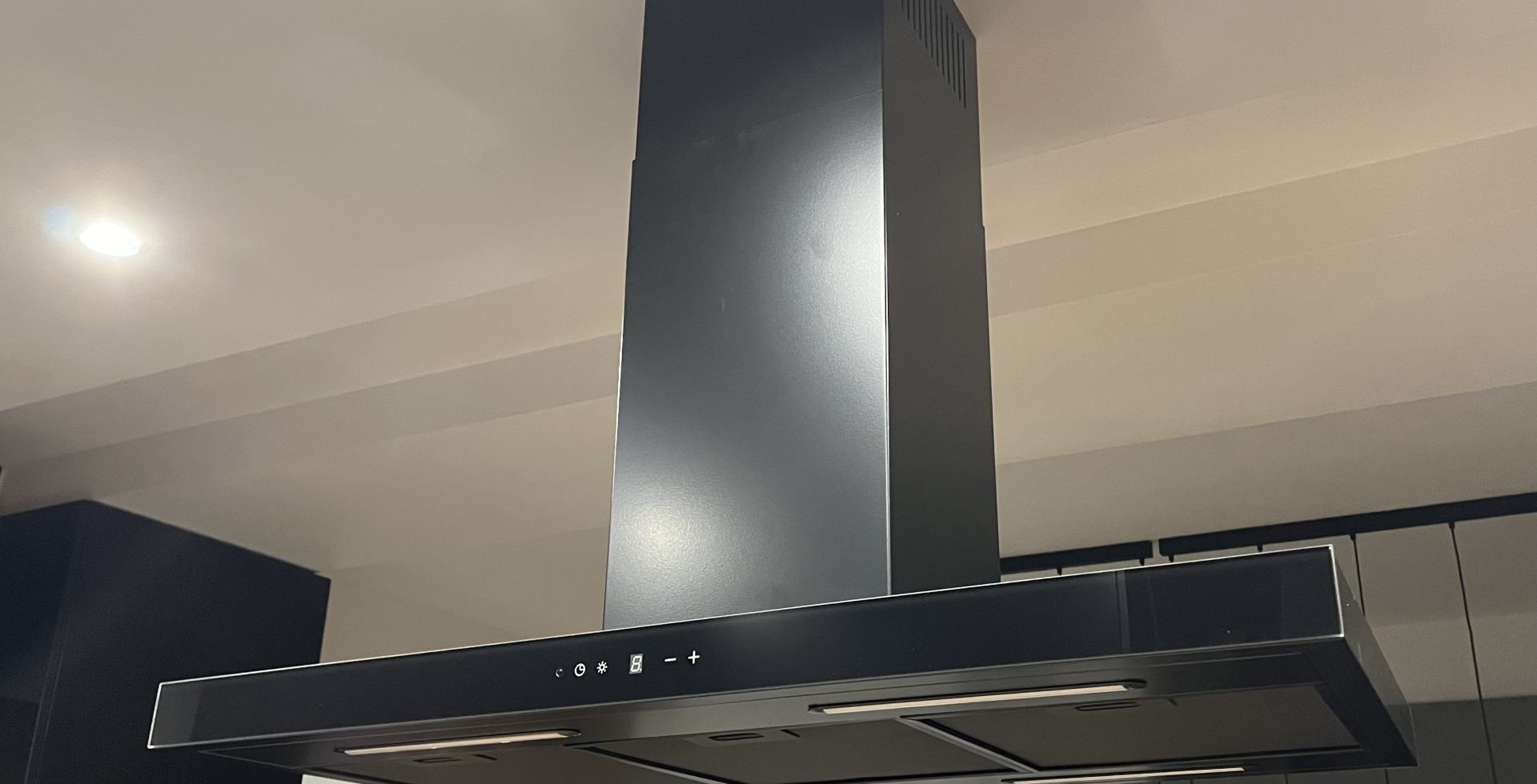 Hota insula Sento Island Strips Black Matt - Negru Mat - Aranjament 31