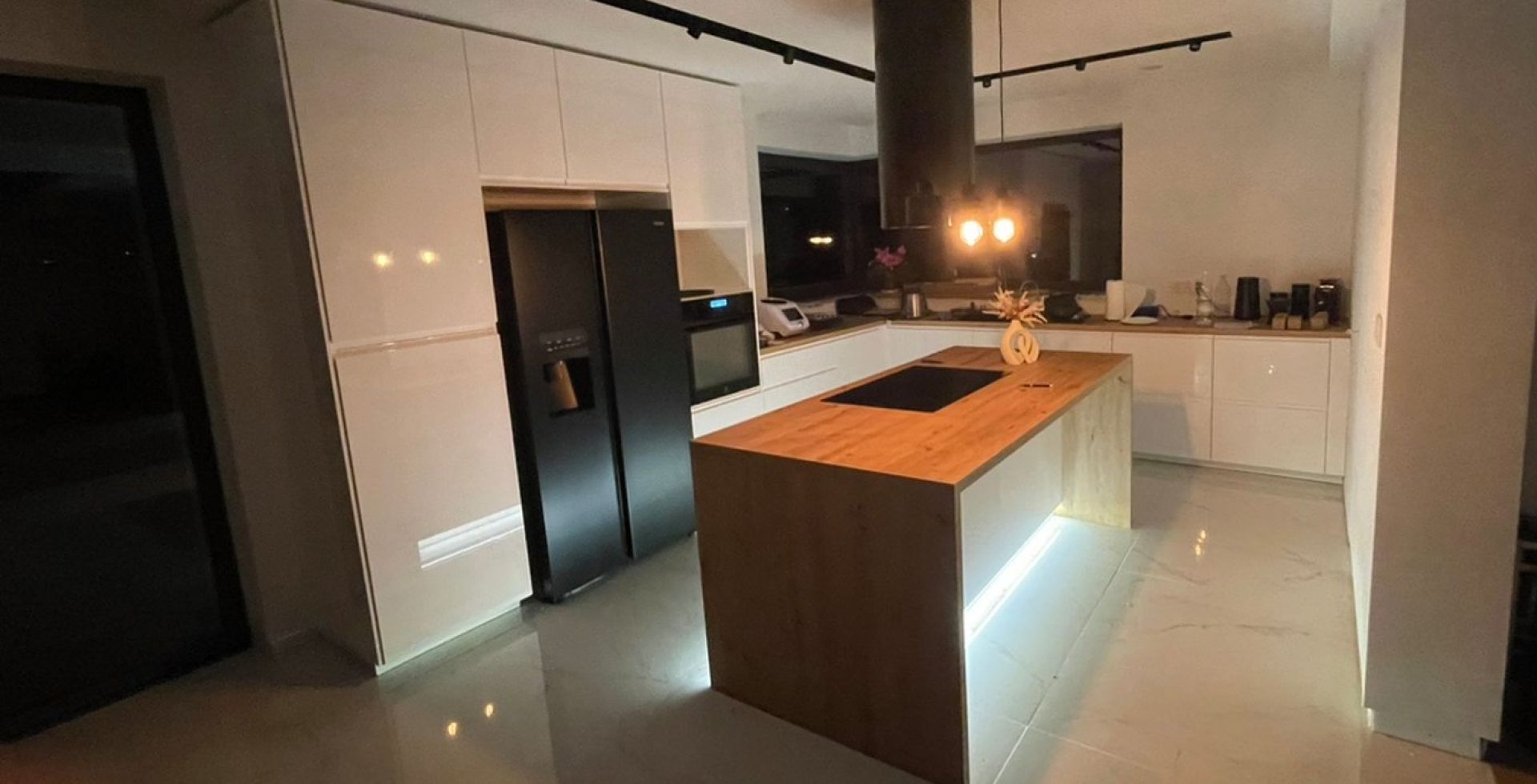 Hota insula Cylindro Black Matt - Negru Mat - Aranjament 108