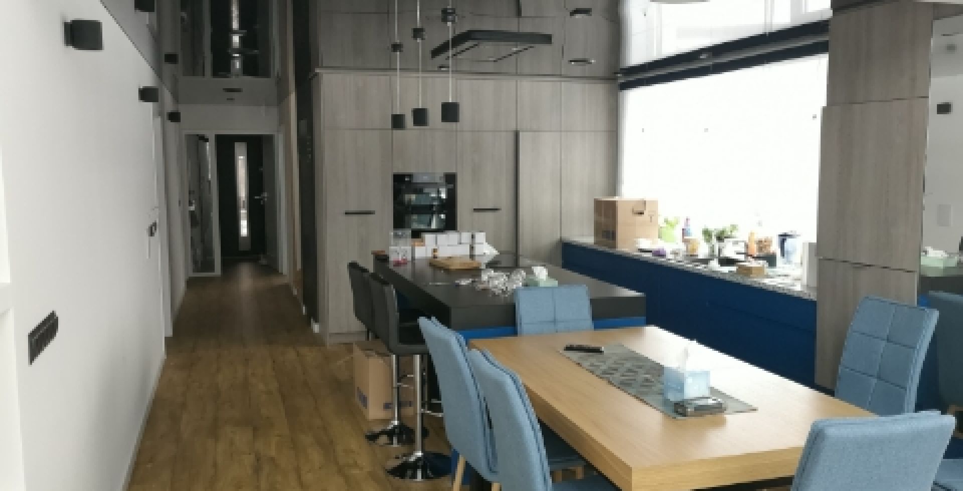 Hota De tavan Astor Black - Negru lucios - Aranjament 3