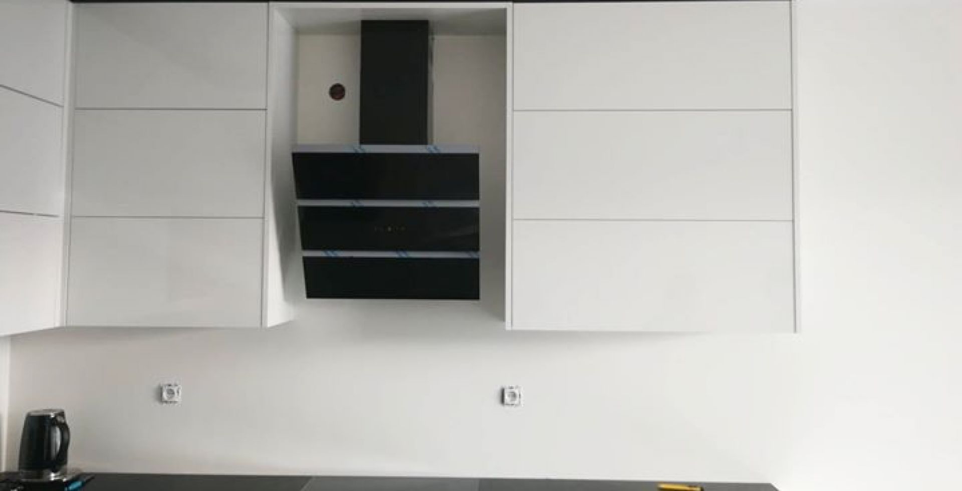 Hota decorative Merido Black - Negru lucios - Aranjament 12