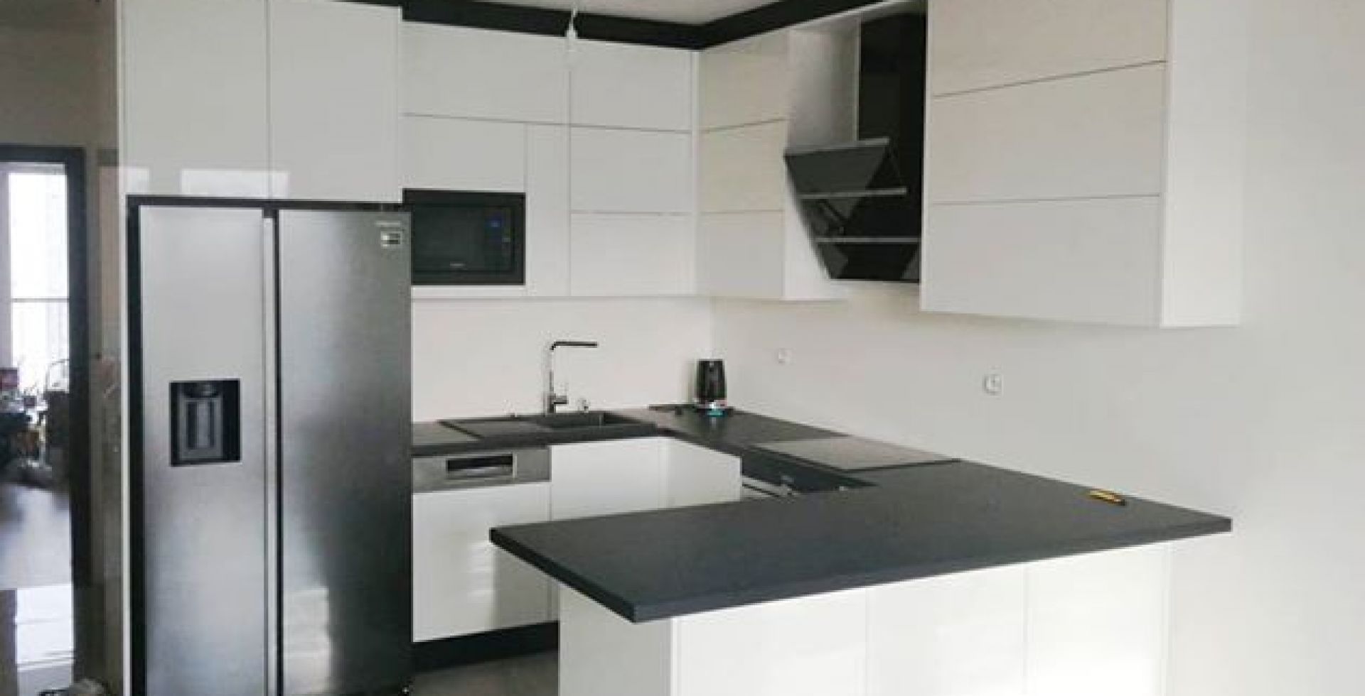 Hota decorative Merido Black - Negru lucios - Aranjament 11