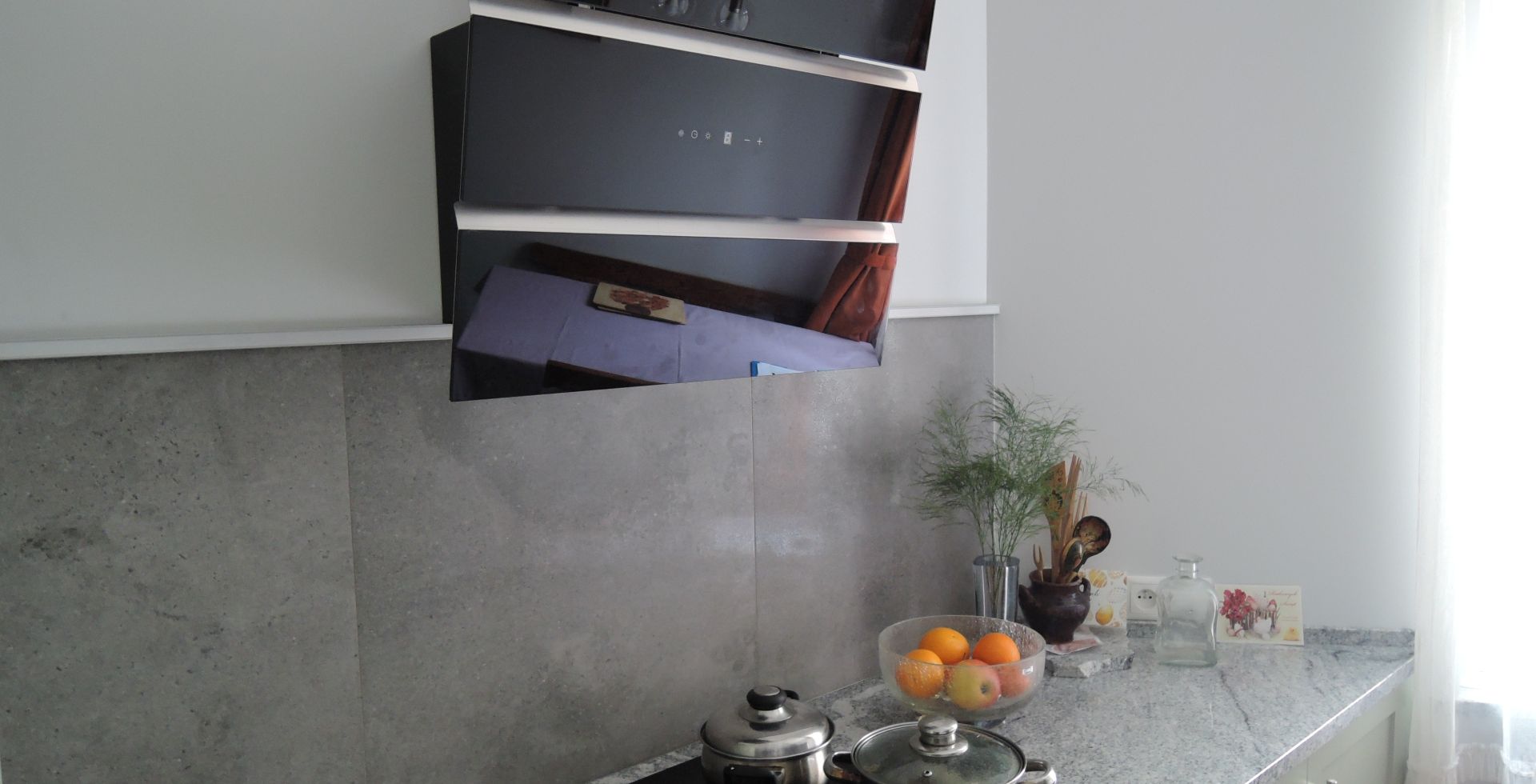 Hota decorative Merido Black - Negru lucios - Aranjament 15