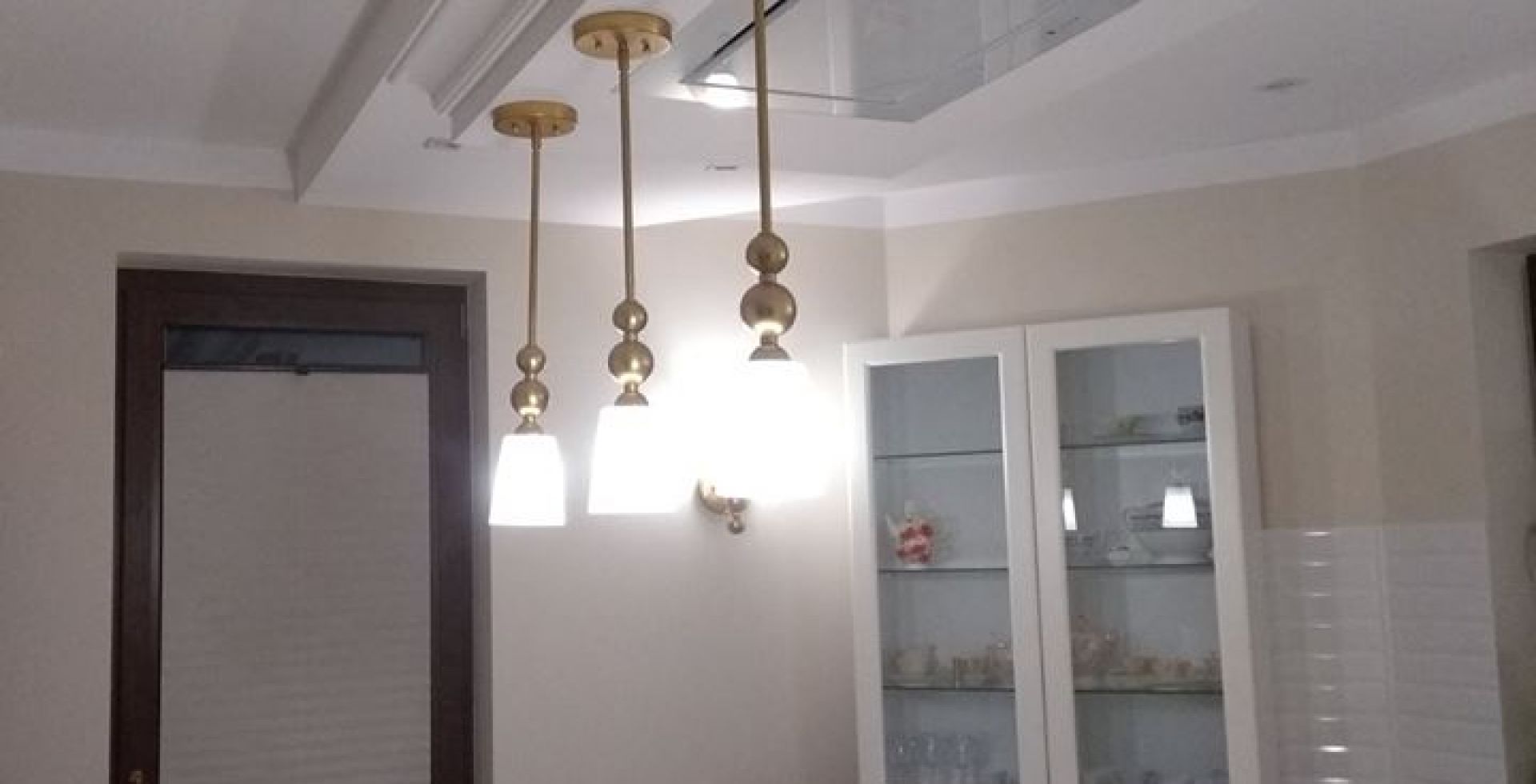 Hota De tavan Grand White - Alb - Aranjament 9