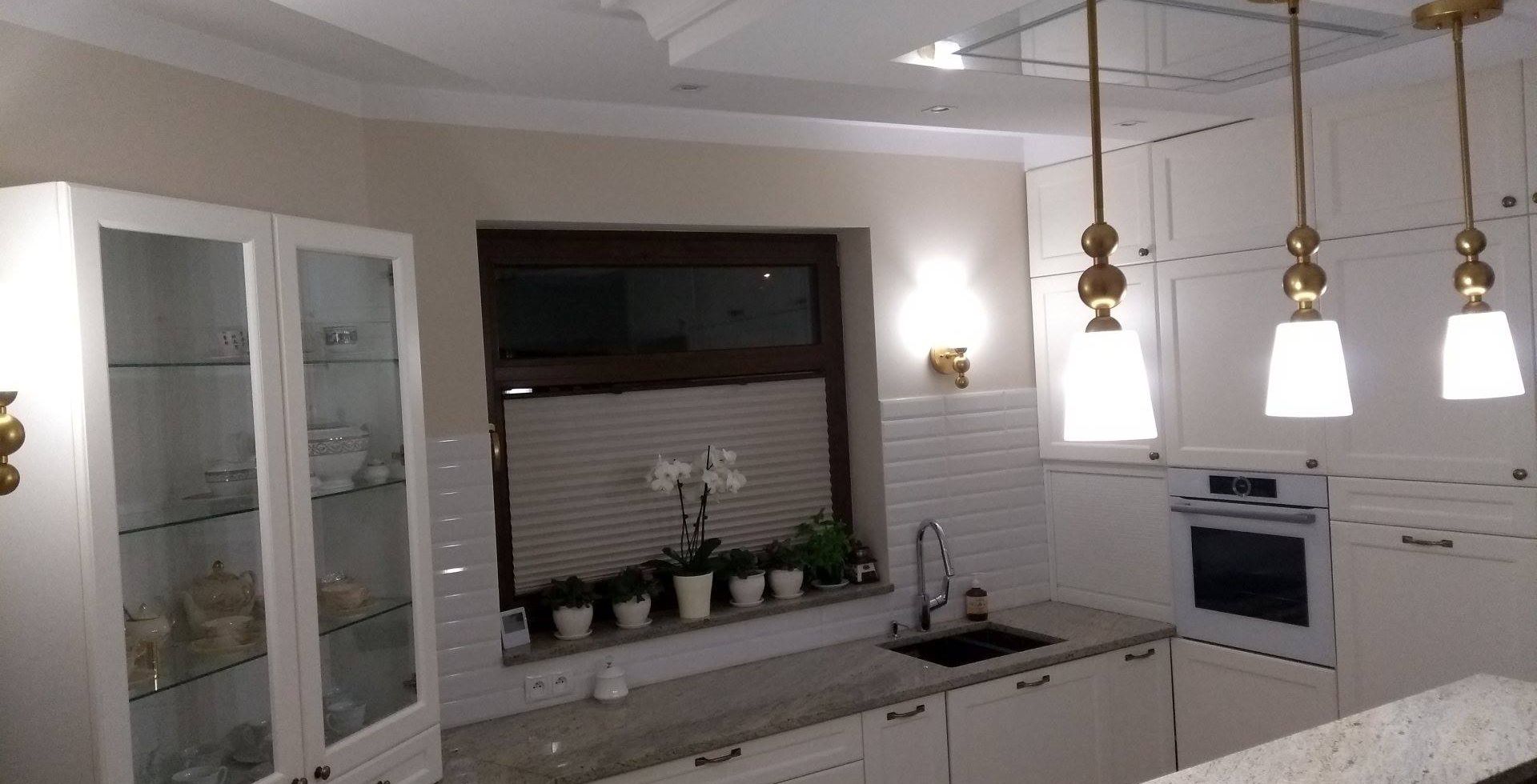 Hota De tavan Grand White - Alb - Aranjament 10