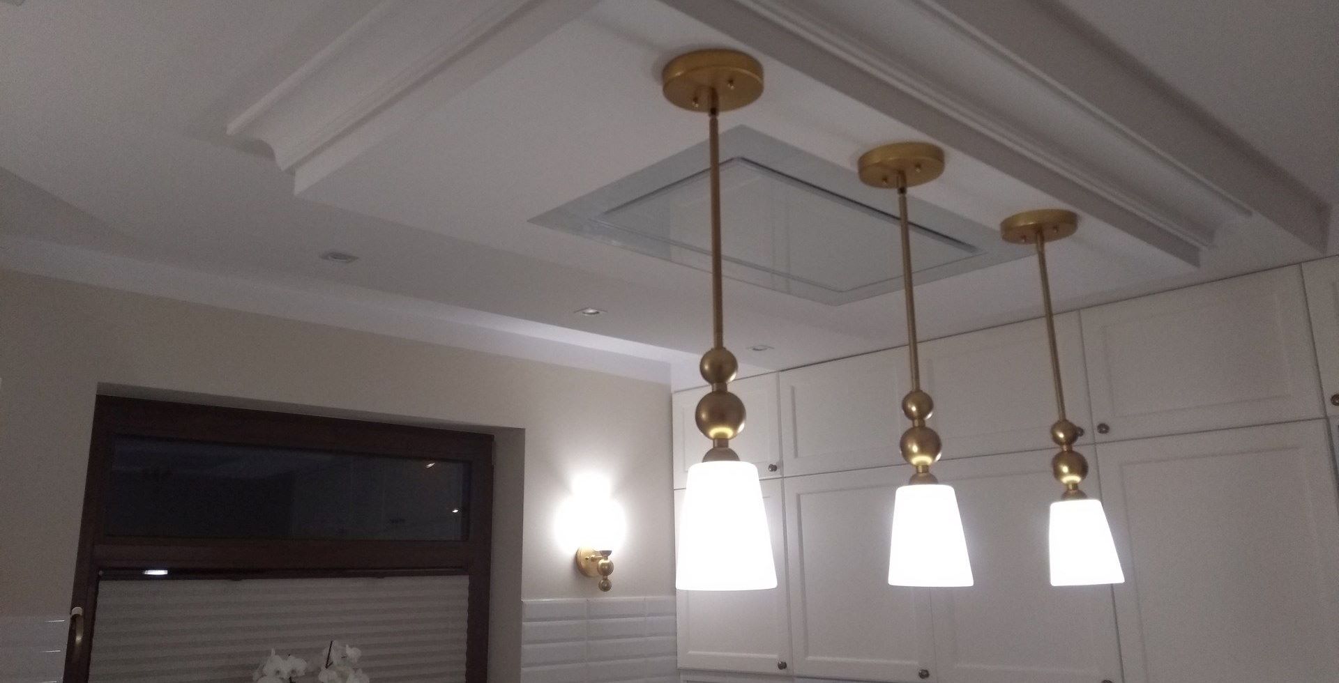 Hota De tavan Grand White - Alb - Aranjament 17