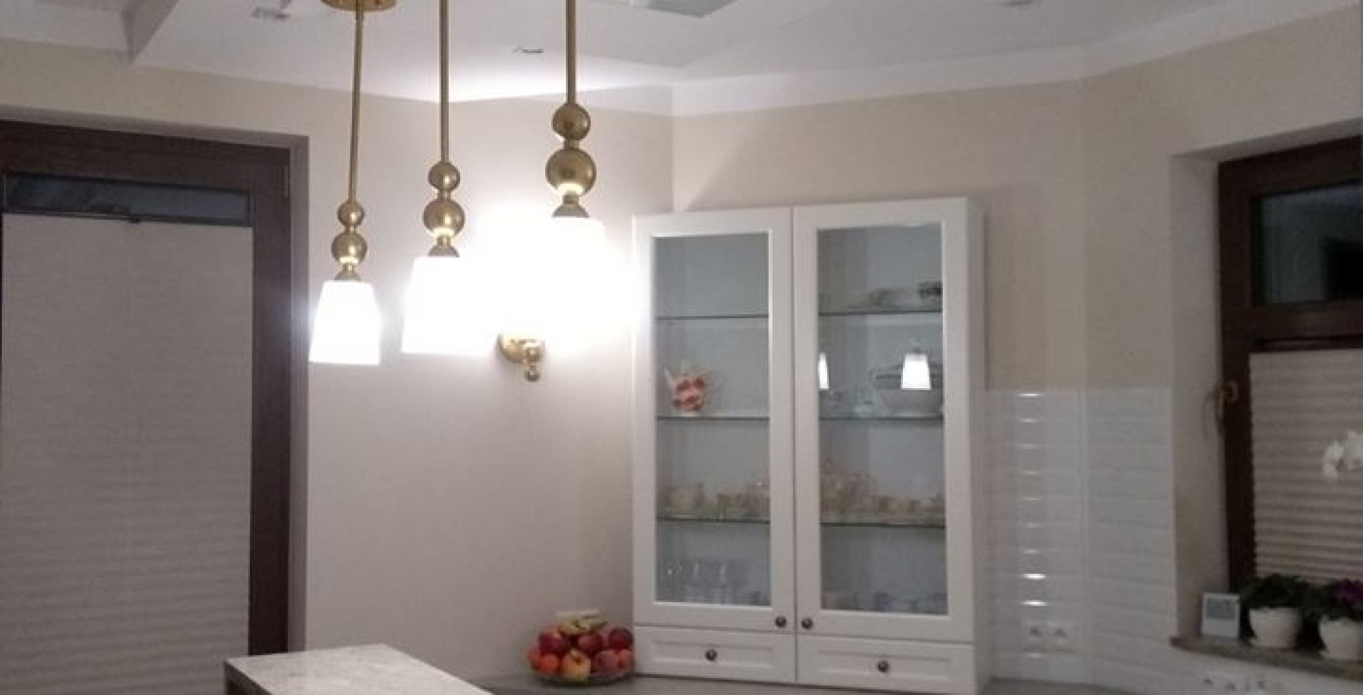 Hota De tavan Grand White - Alb - Aranjament 19