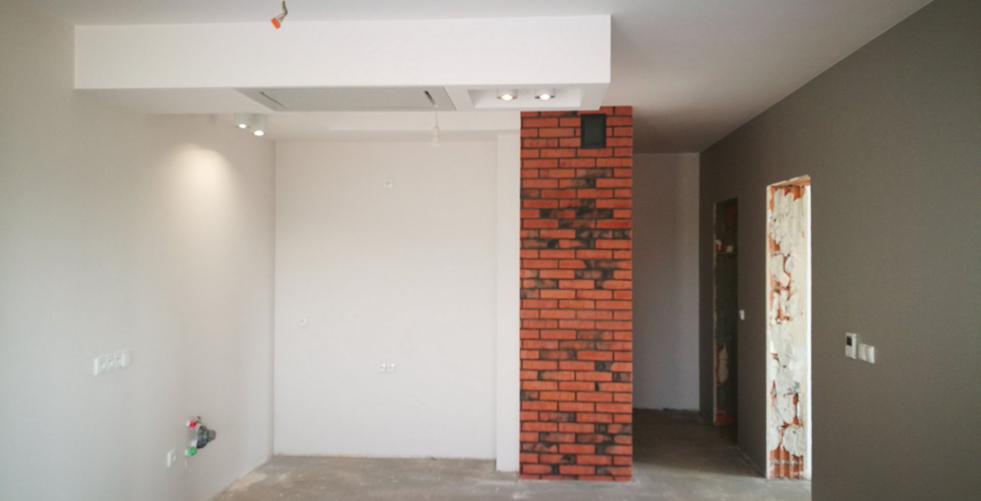 Hota De tavan Grand White - Alb - Aranjament 23