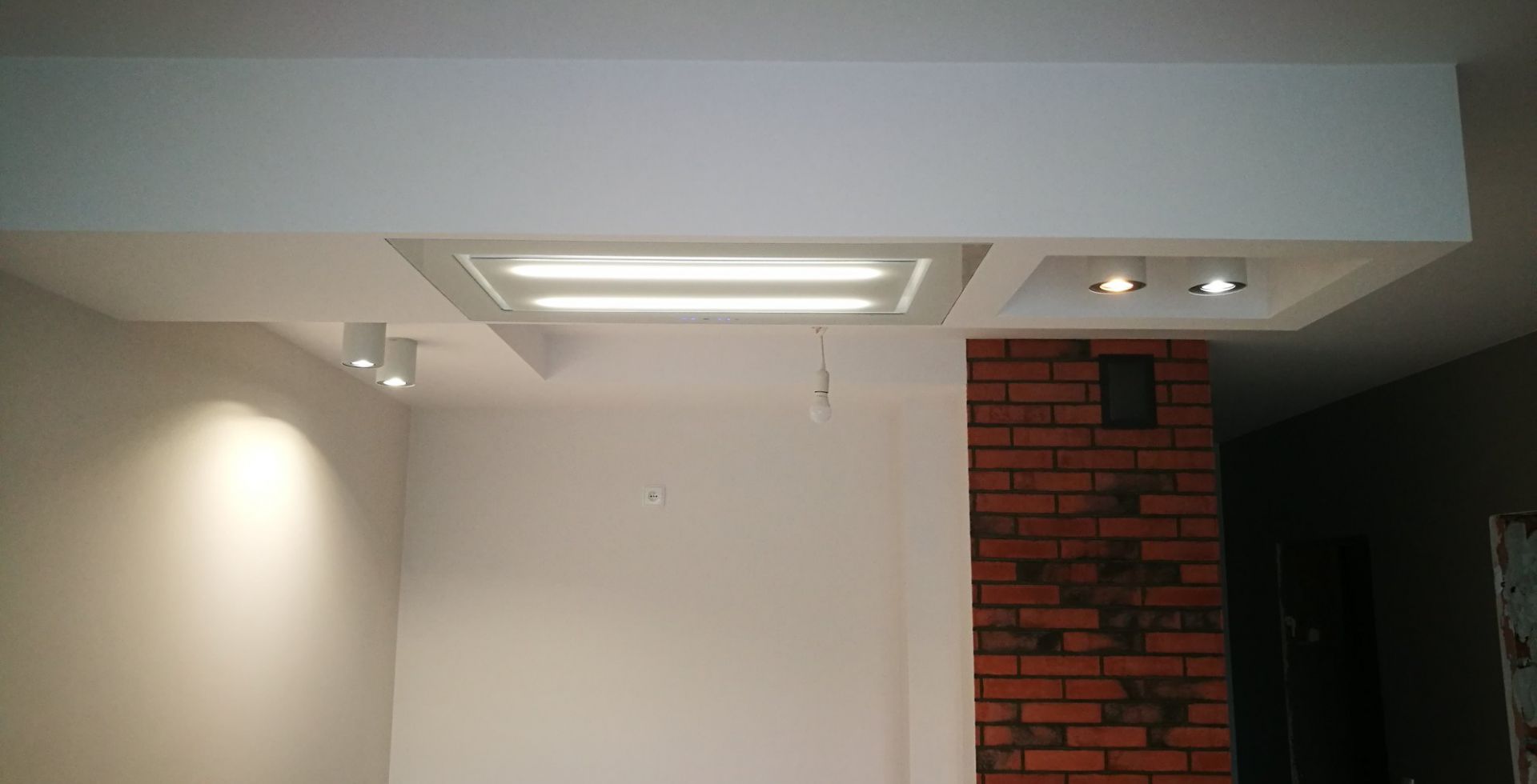 Hota De tavan Grand White - Alb - Aranjament 24