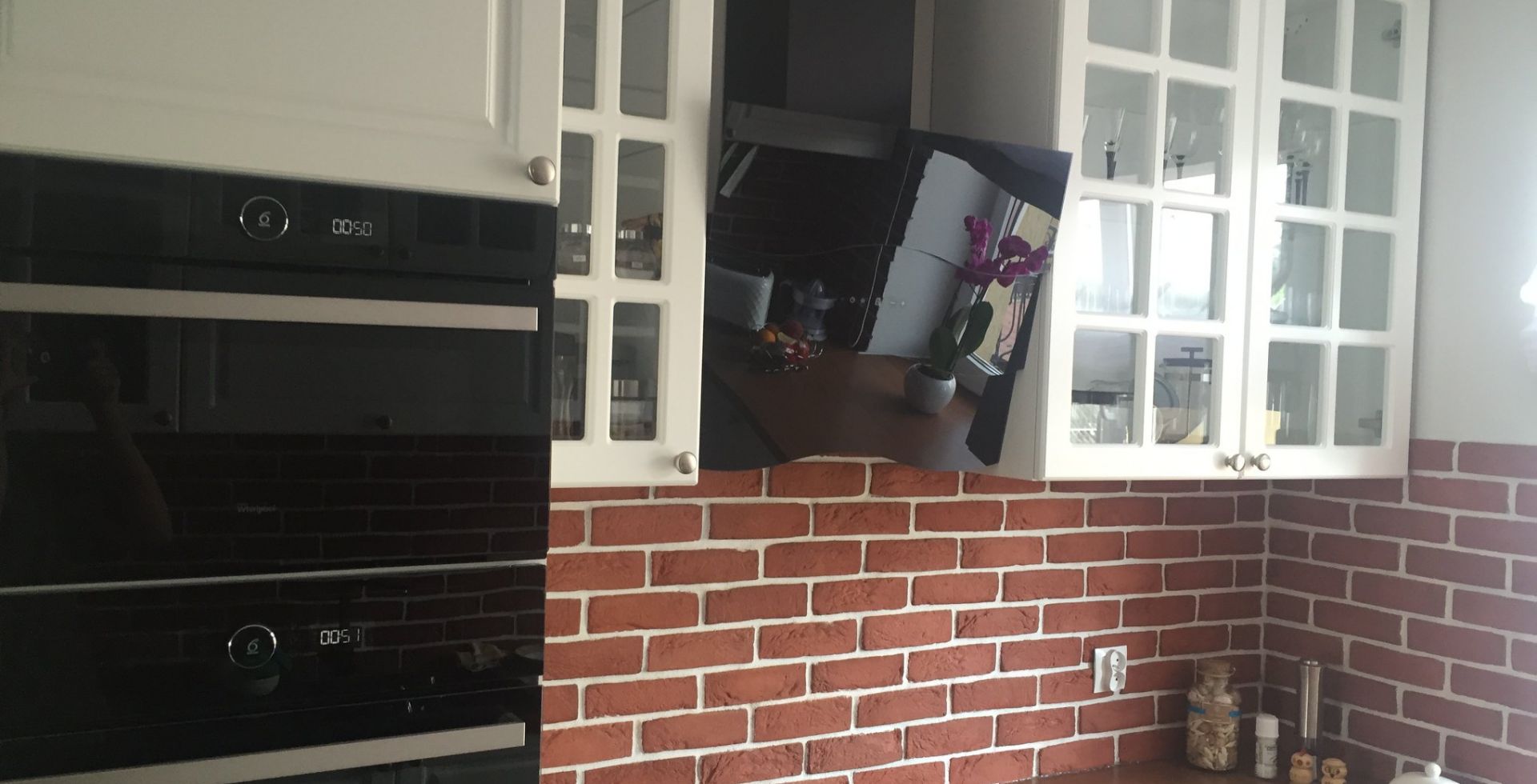 Hota decorative Ivo Black - Negru lucios - Aranjament 3