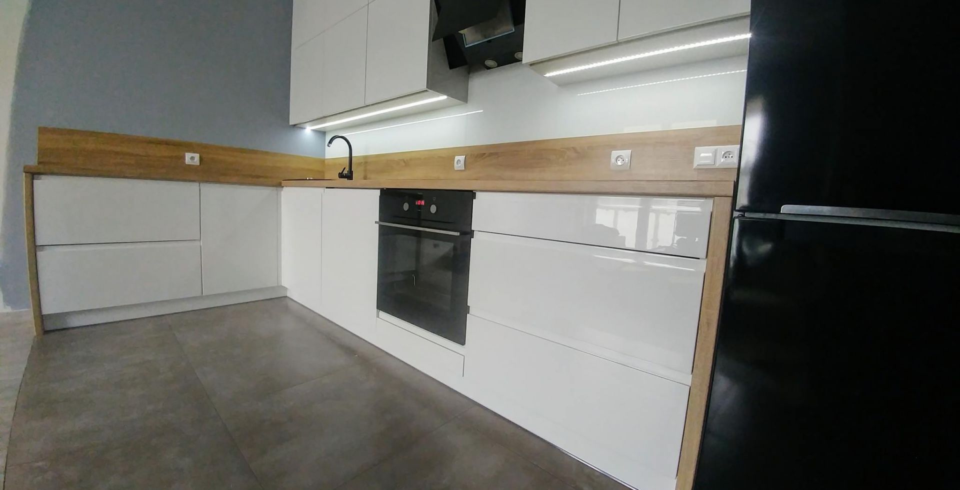 Hota decorative Dynamic Black - Negru Mat - Aranjament 4