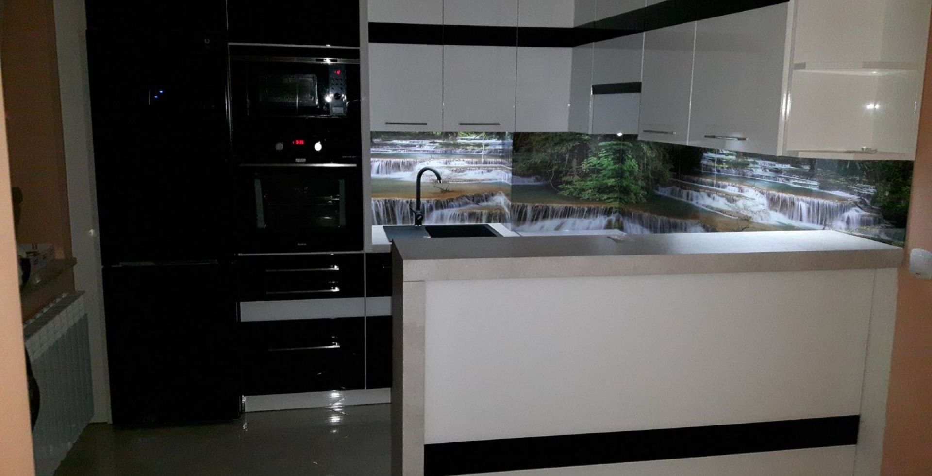 Hota Incorporabile Amadis Black - Negru lucios - Aranjament 10