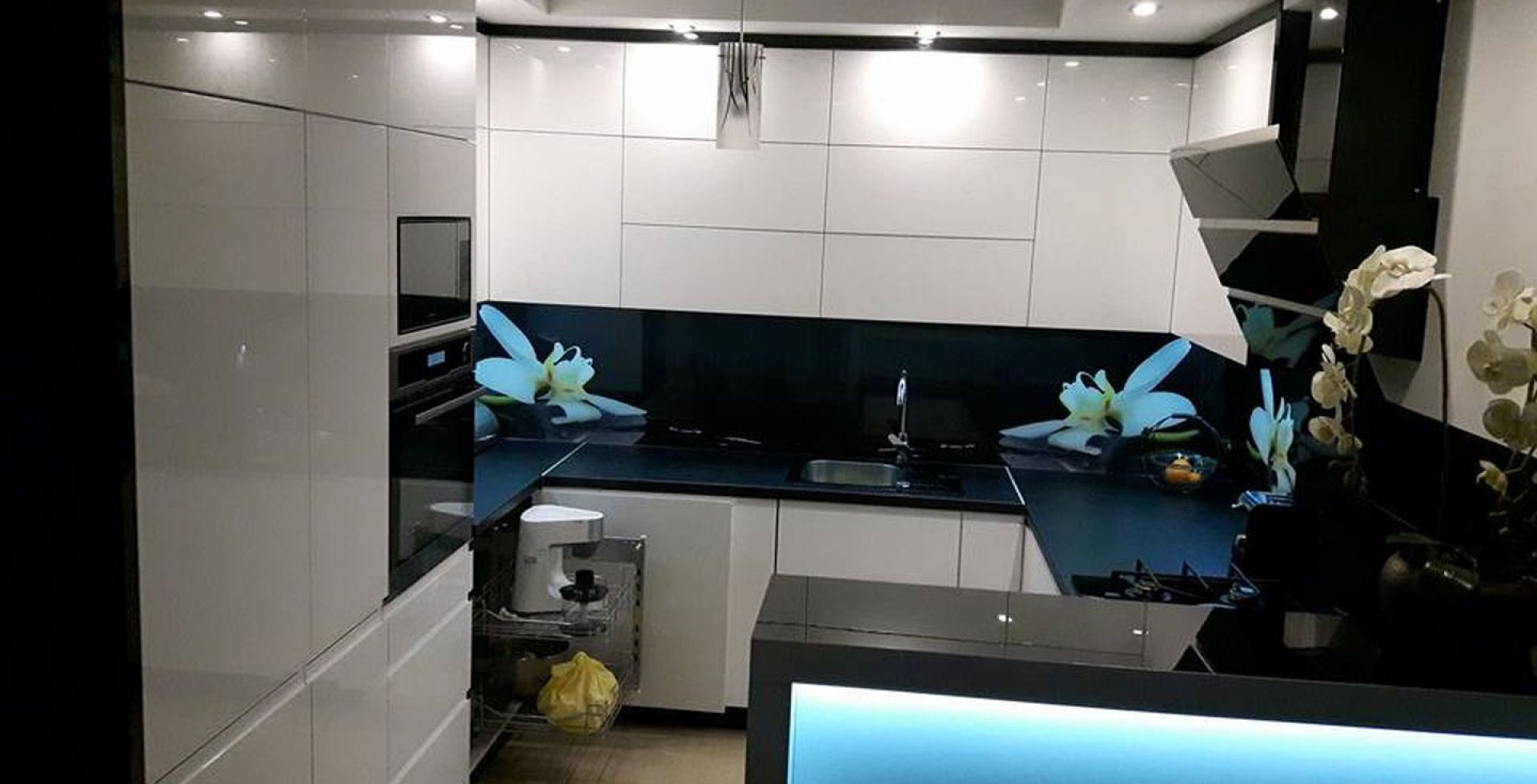 Hota decorative Merido Black - Negru lucios - Aranjament 20