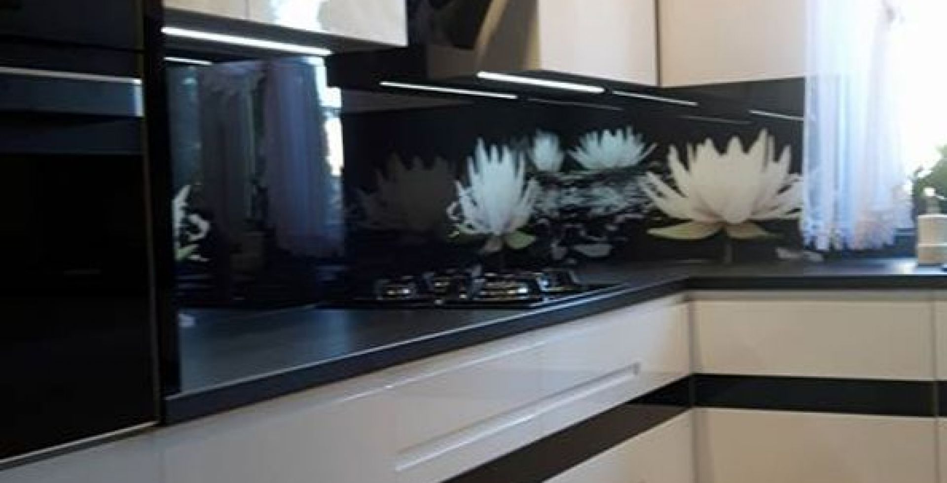 Hota decorative Merido Black - Negru lucios - Aranjament 25