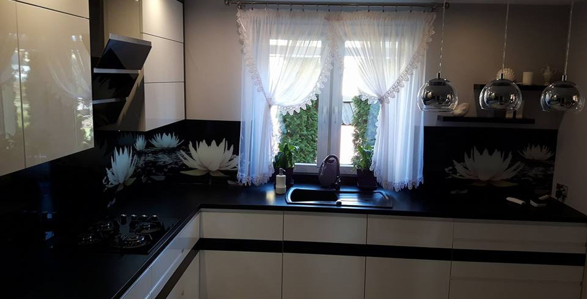 Hota decorative Merido Black - Negru lucios - Aranjament 26