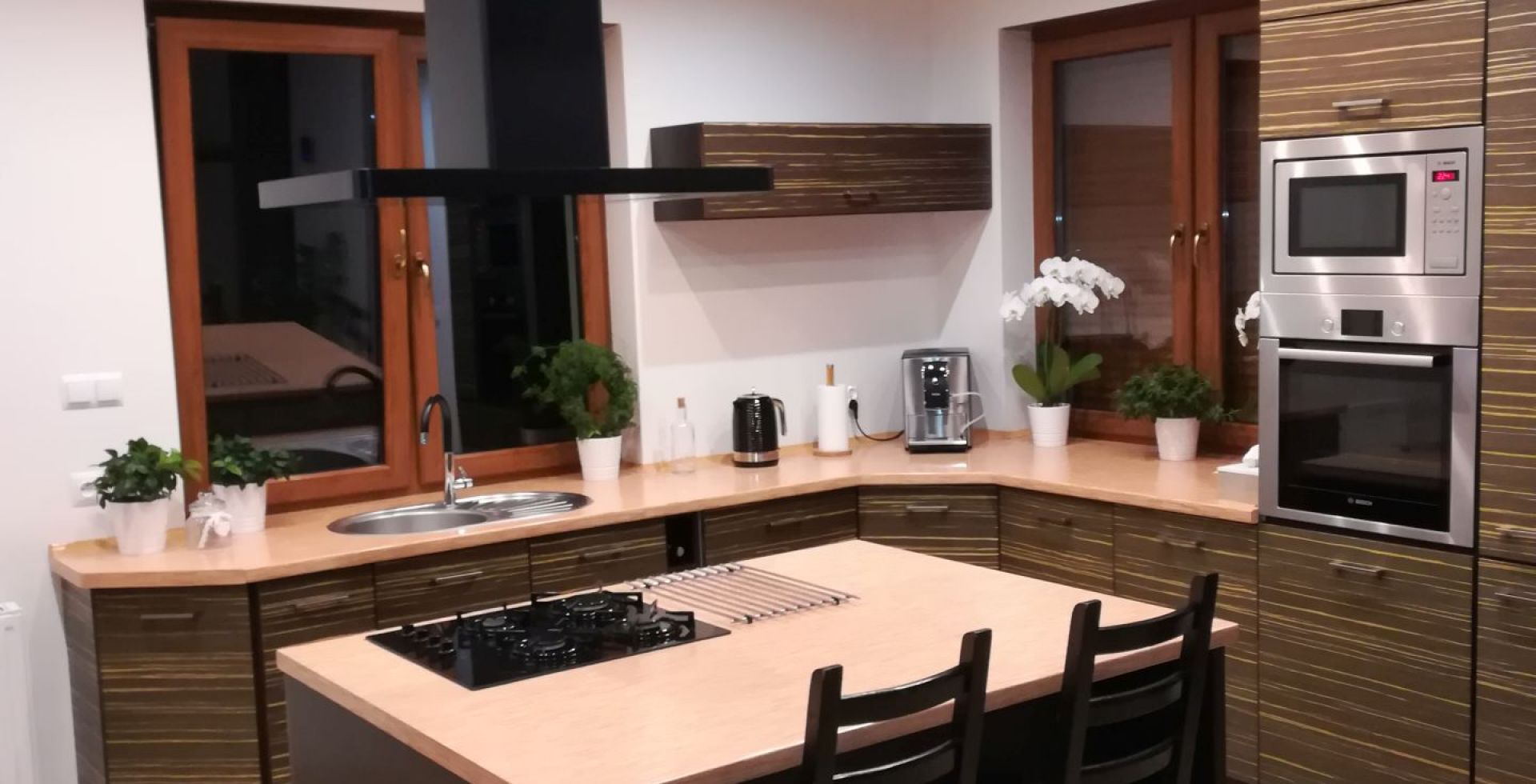 Hota insula Decor Island Black Matt - Negru Mat - Aranjament 10