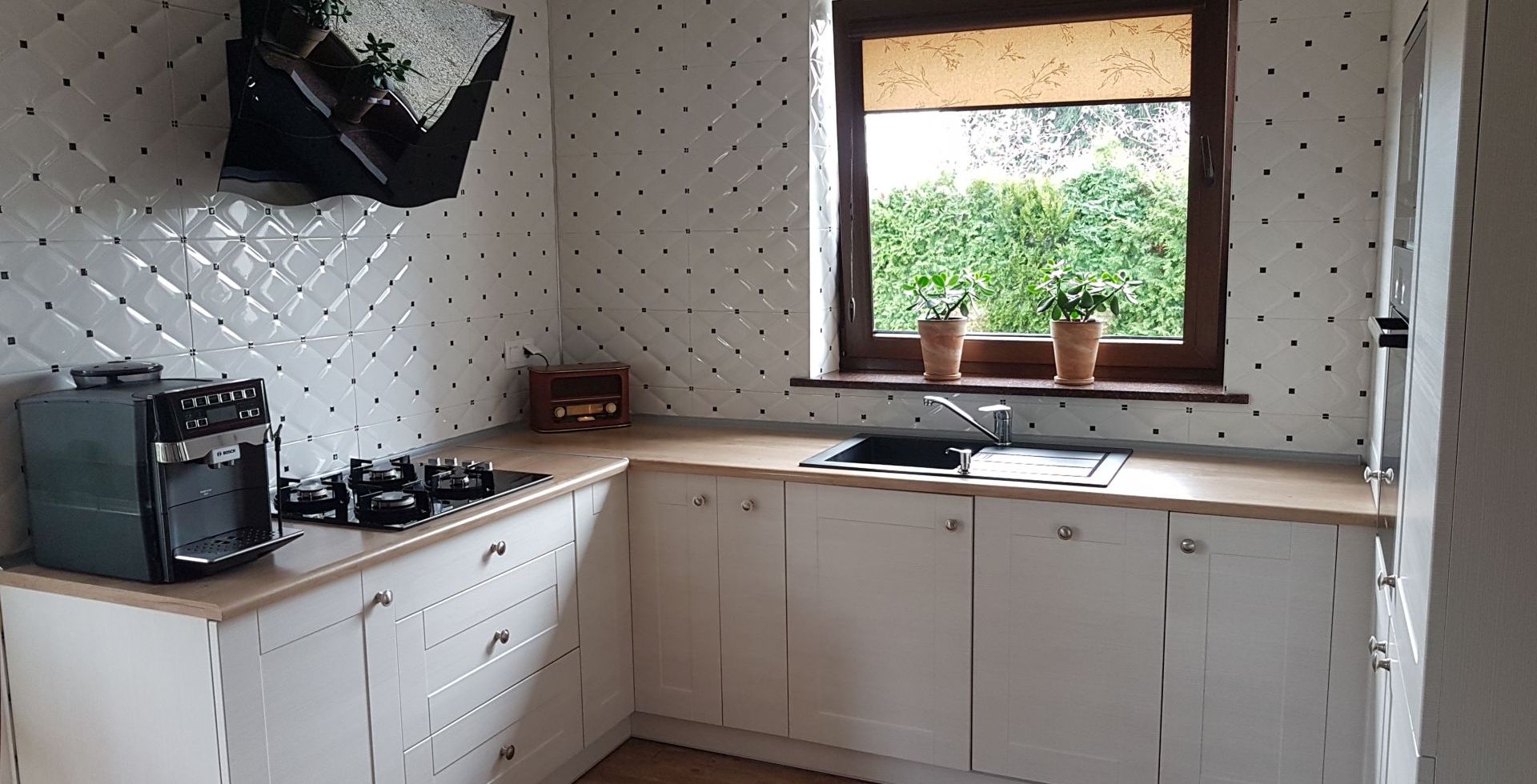 Hota decorative Ivo Black - Negru lucios - Aranjament 9