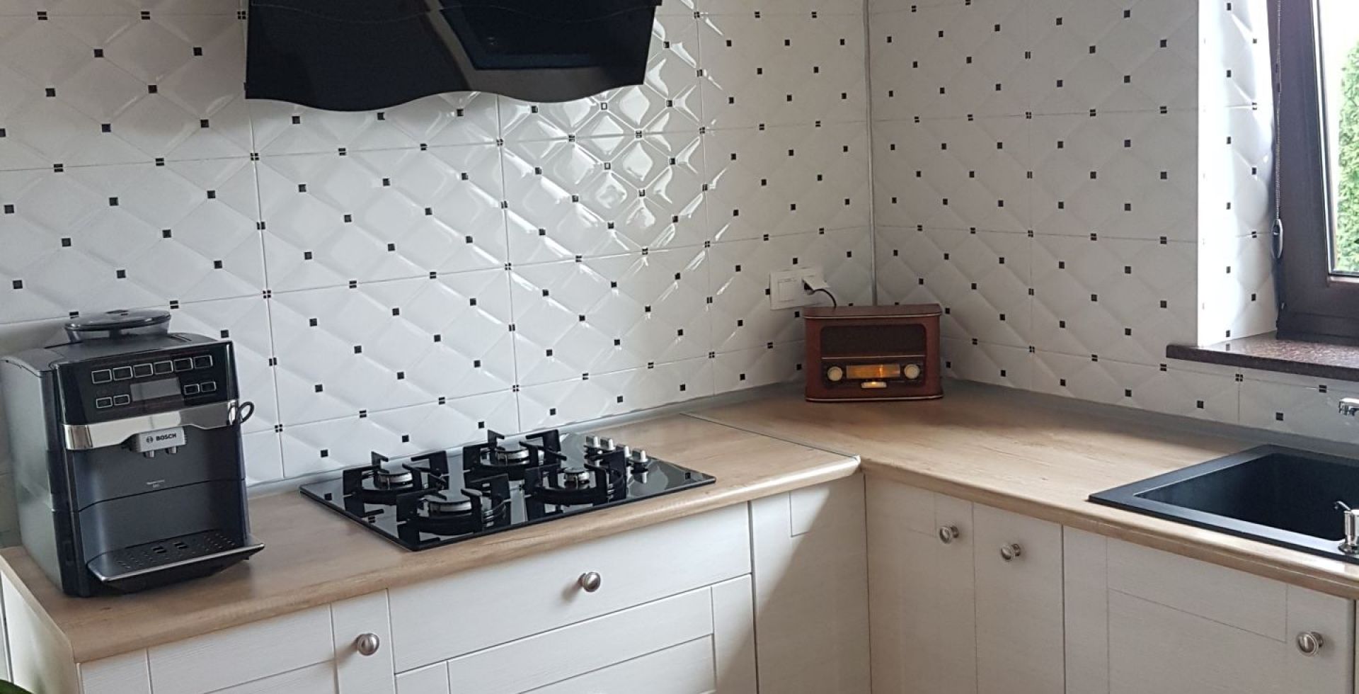 Hota decorative Ivo Black - Negru lucios - Aranjament 12