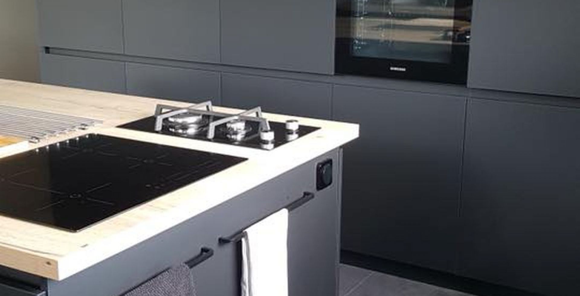 Hota insula Decor Island Black Matt - Negru Mat - Aranjament 14