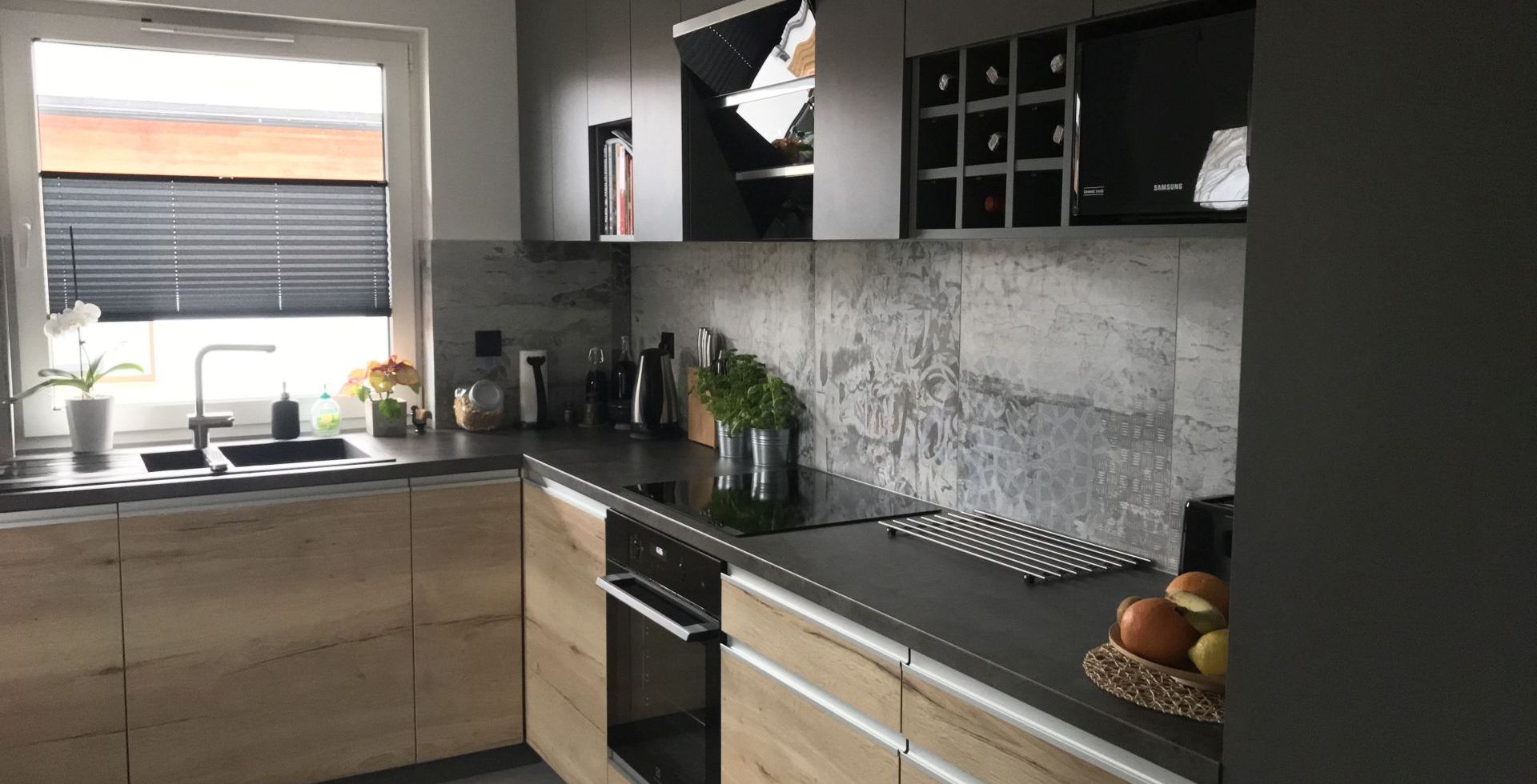 Hota decorative Merido Black - Negru lucios - Aranjament 8