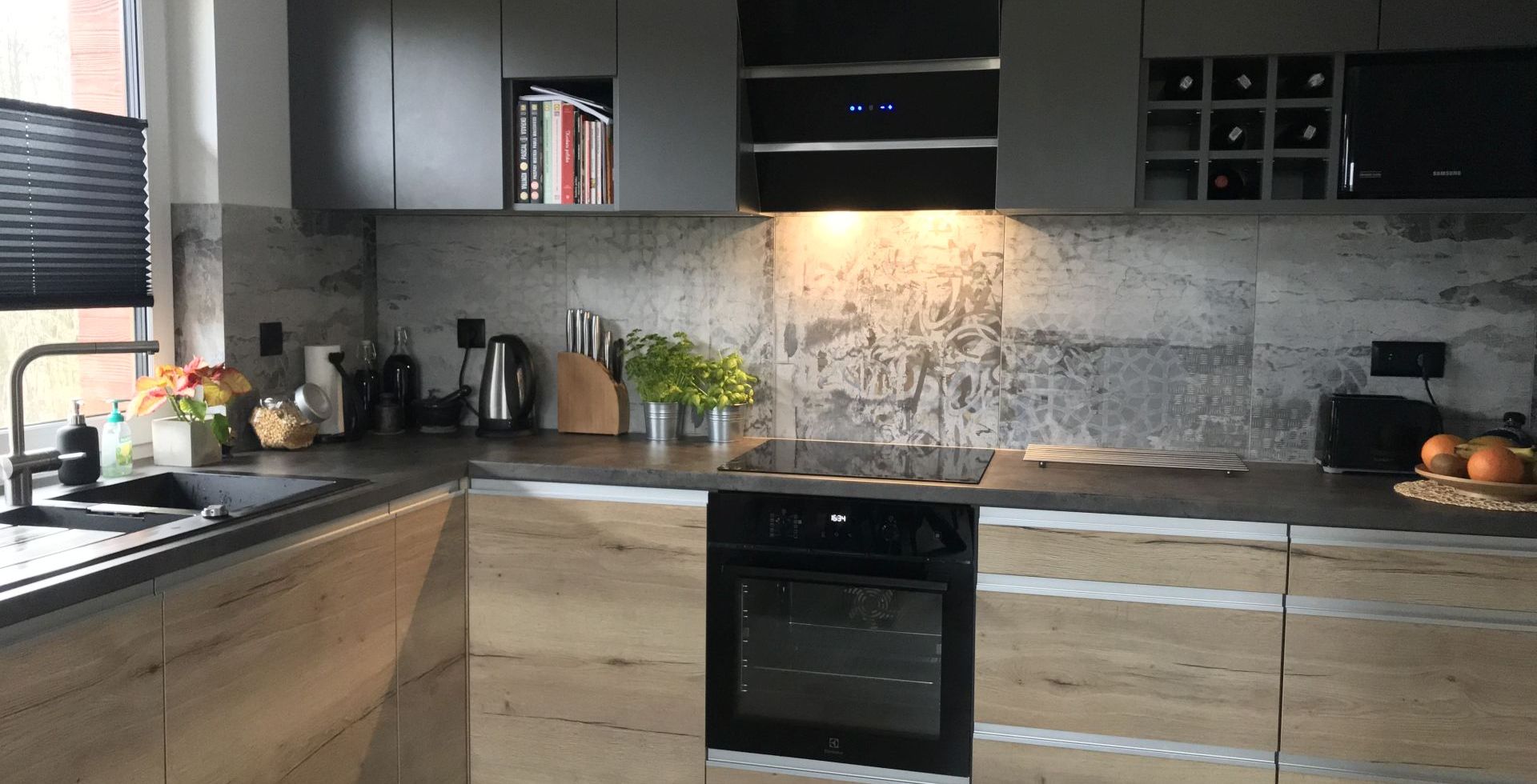 Hota decorative Merido Black - Negru lucios - Aranjament 7