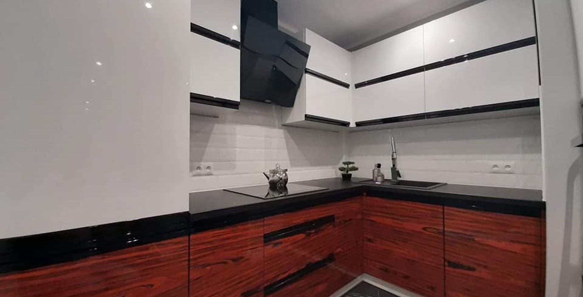 Hota decorative Ivo Black - Negru lucios - Aranjament 14