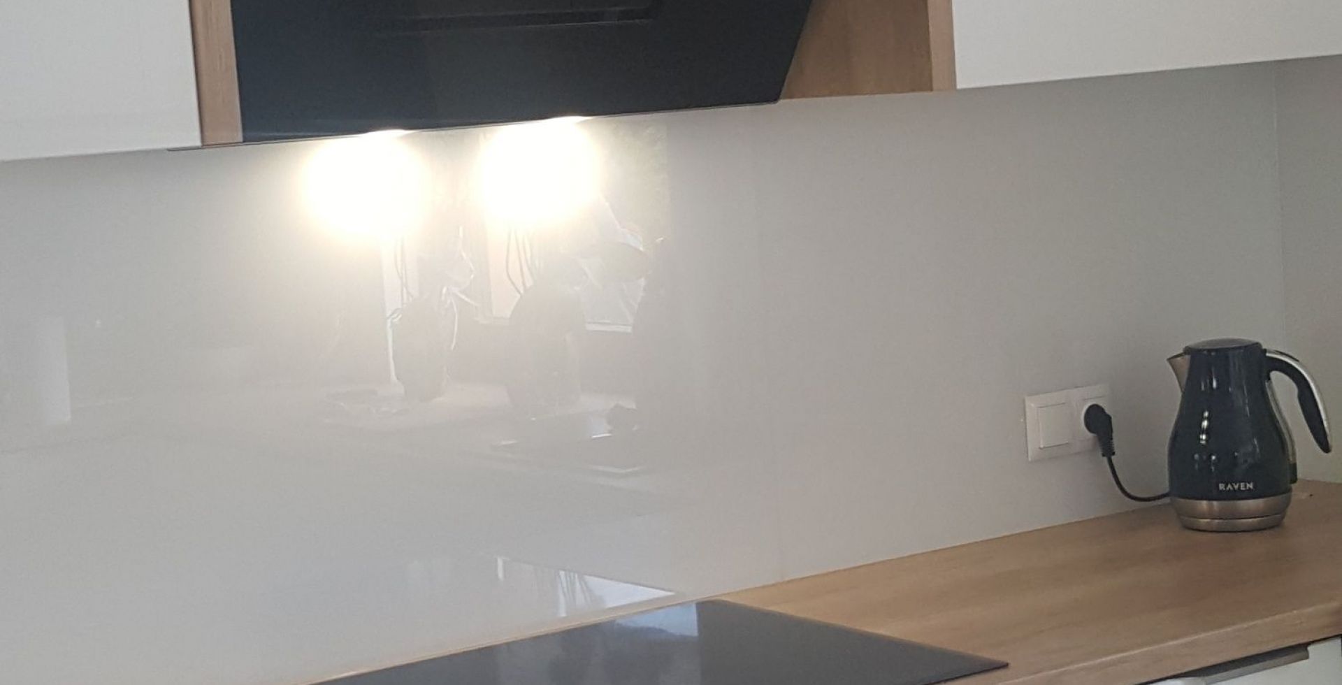 Hota decorative Adria Black - Negru lucios - Aranjament 7