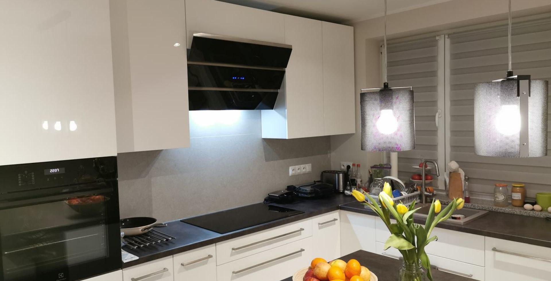 Hota decorative Merido Black - Negru lucios - Aranjament 4