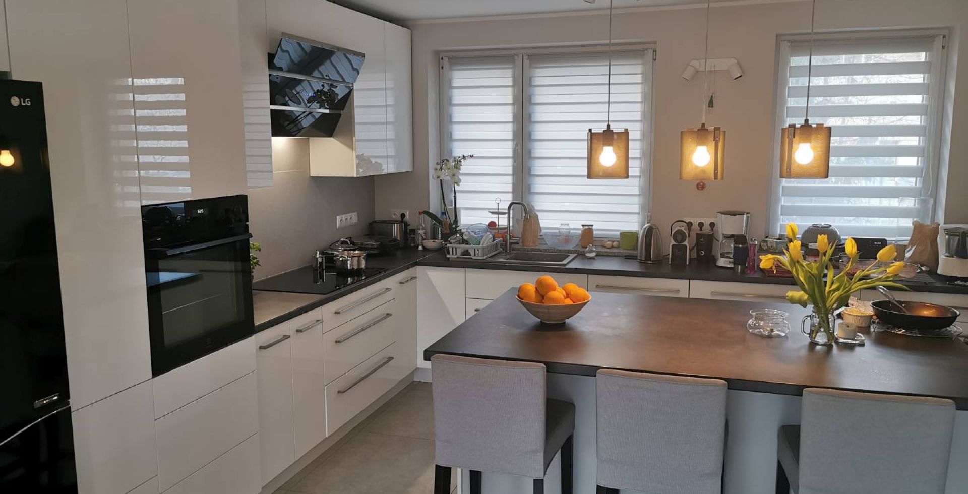 Hota decorative Merido Black - Negru lucios - Aranjament 5