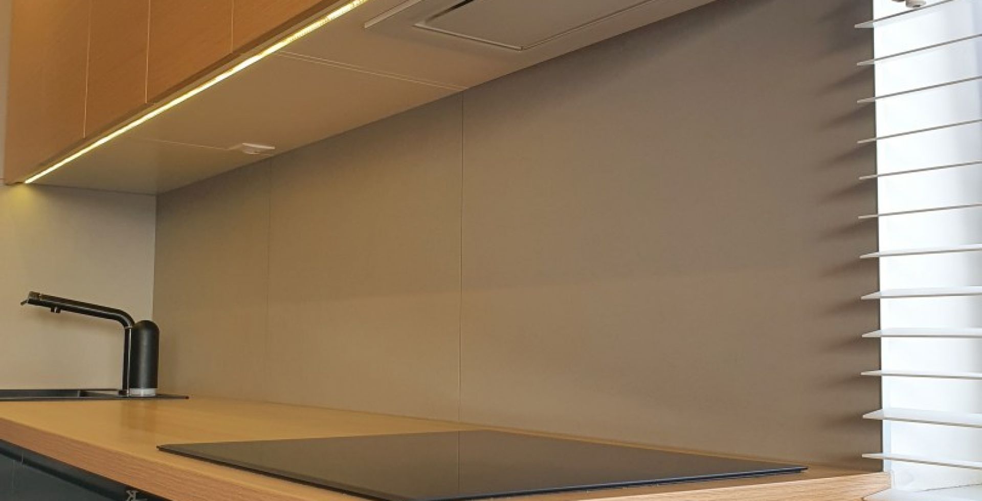 Hota Incorporabile Lando Glass White - Alb - Aranjament 4