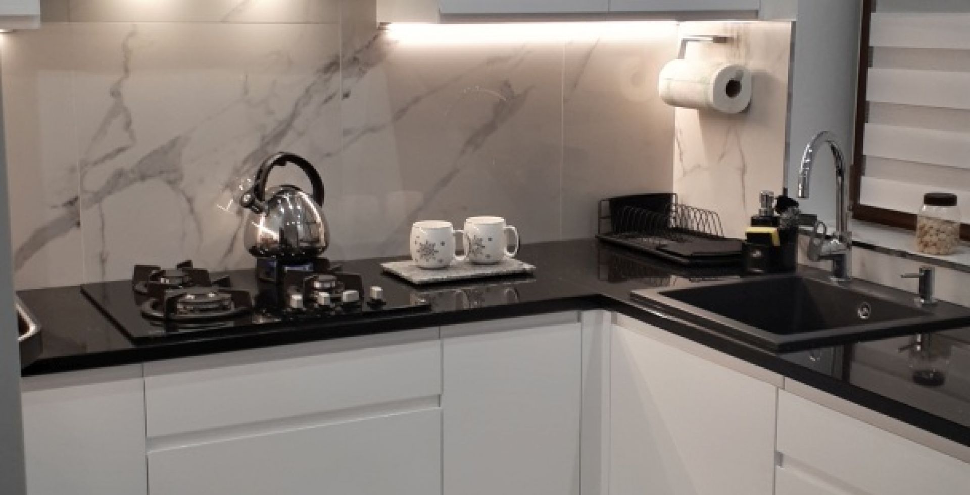 Hota decorative Ivo Black - Negru lucios - Aranjament 19