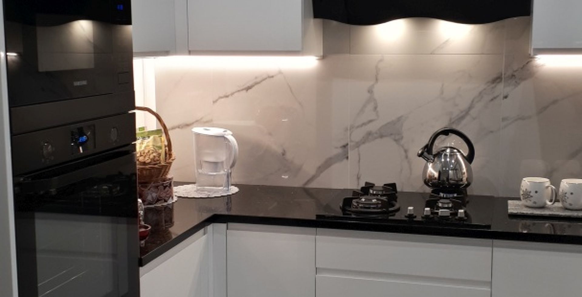 Hota decorative Ivo Black - Negru lucios - Aranjament 20