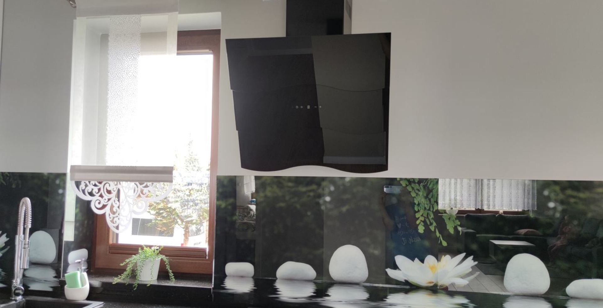 Hota decorative Ivo Black - Negru lucios - Aranjament 25