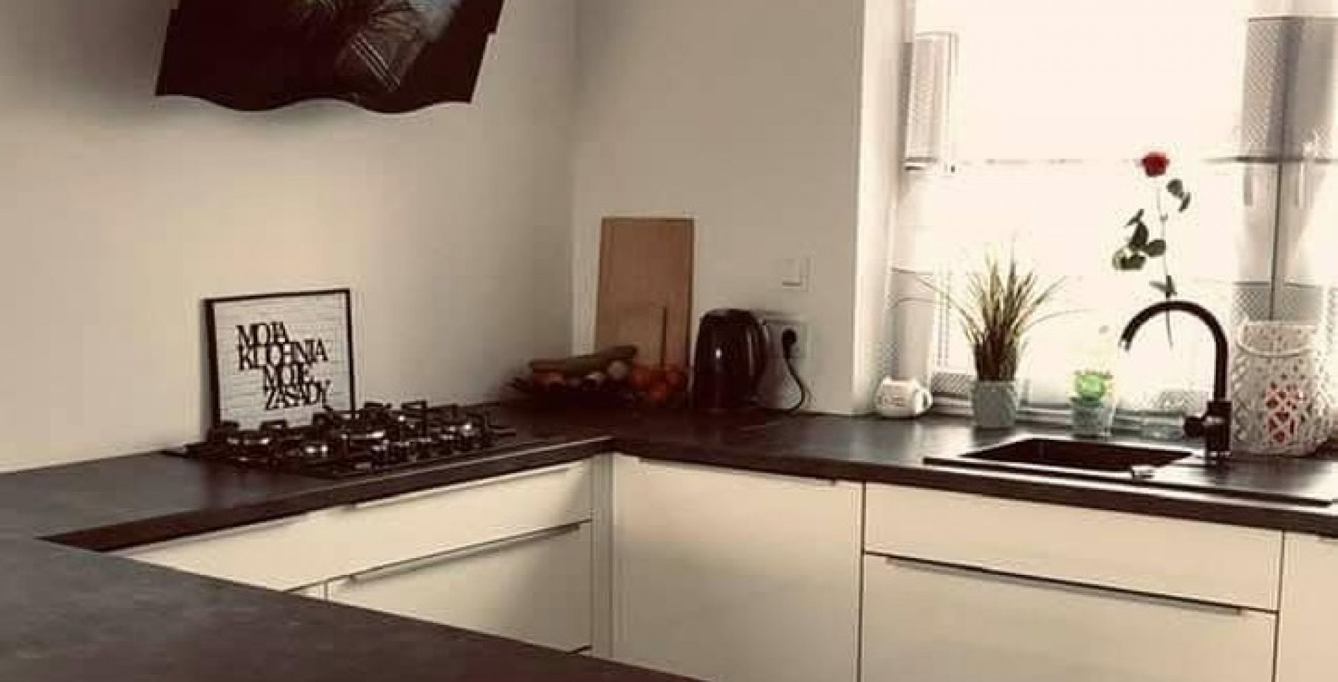 Hota decorative Ivo Black - Negru lucios - Aranjament 27