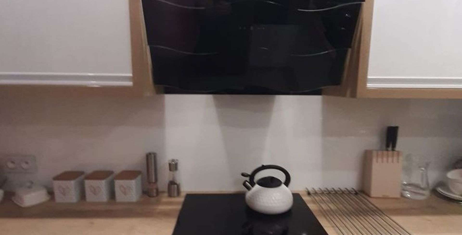 Hota decorative Ivo Black - Negru lucios - Aranjament 28