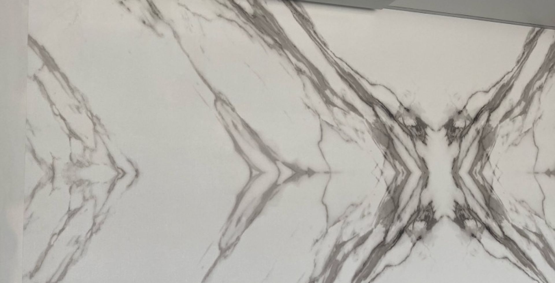 Hota De tavan Grand White - Alb - Aranjament 31