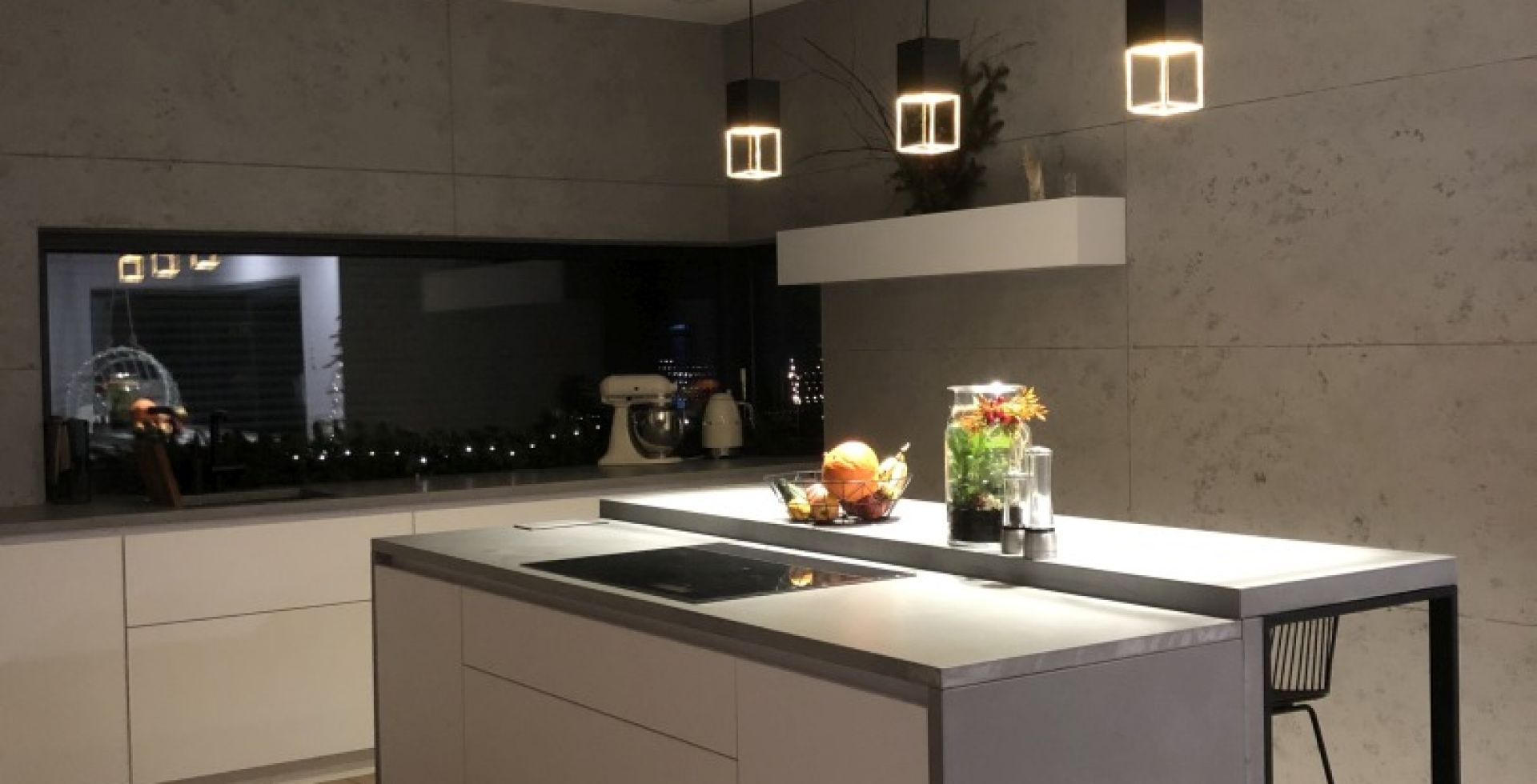 Hota De tavan Grand White - Alb - Aranjament 2