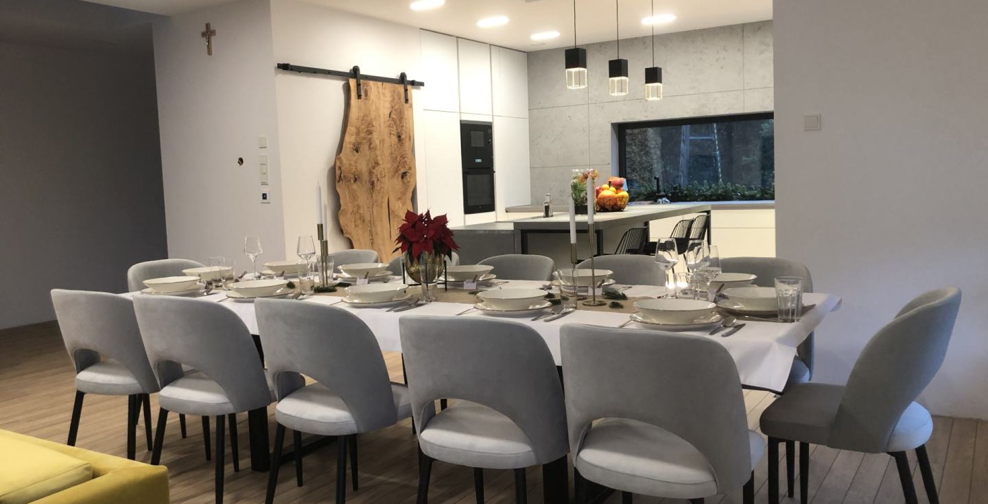 Hota De tavan Grand White - Alb - Aranjament 5