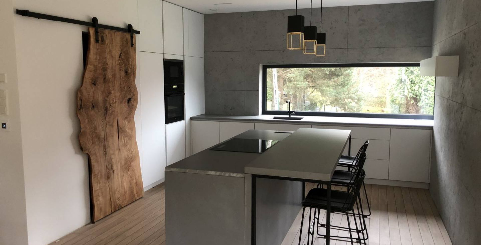 Hota De tavan Grand White - Alb - Aranjament 4