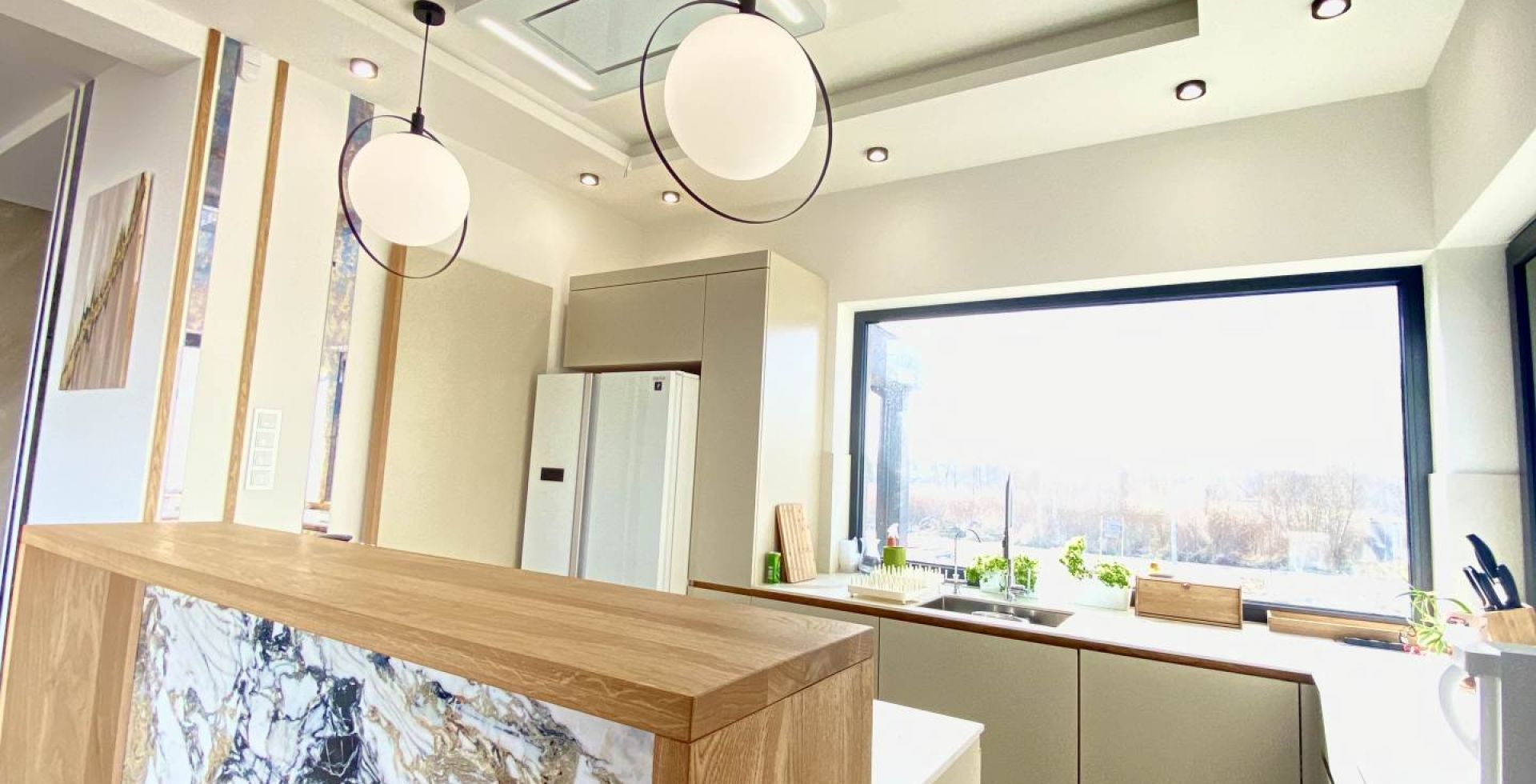 Hota De tavan Decor CR White - Alb - Aranjament