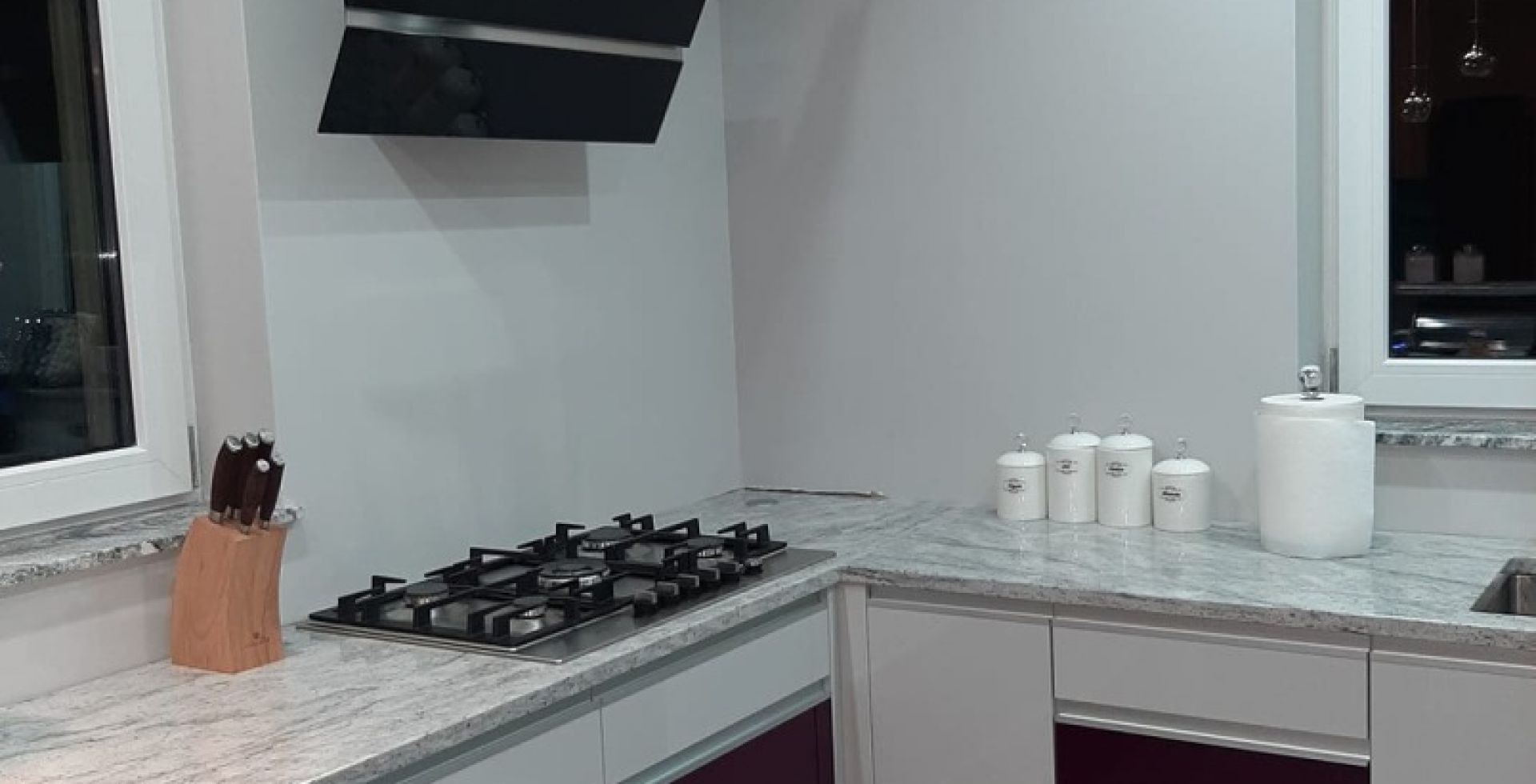 Hota decorative Merido Black - Negru lucios - Aranjament 27