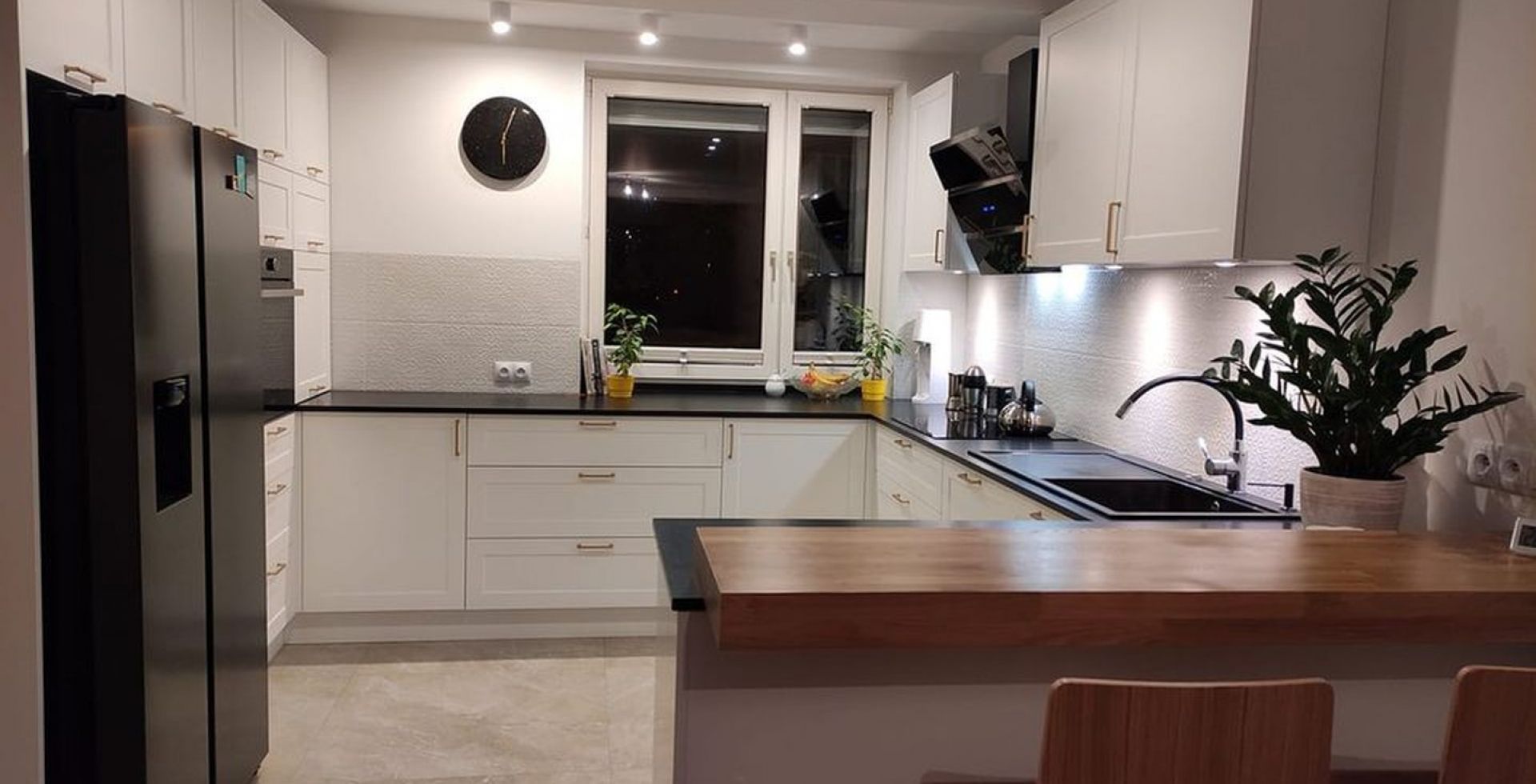 Hota decorative Merido Black - Negru lucios - Aranjament 29